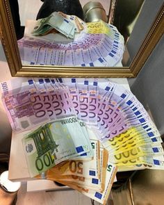 fine grade of euro bills